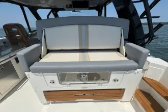 Thumbnail von Boston Whaler 380 Realm