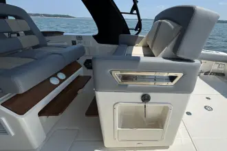 Thumbnail von Boston Whaler 380 Realm