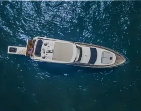 Thumbnail von Azimut 75 Thinks It's His Too