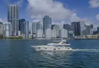 Thumbnail von Azimut 75 Thinks It's His Too