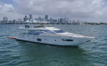 Thumbnail von Azimut 75 Thinks It's His Too