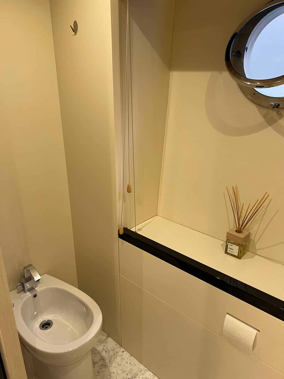 Thumbnail von Azimut 80