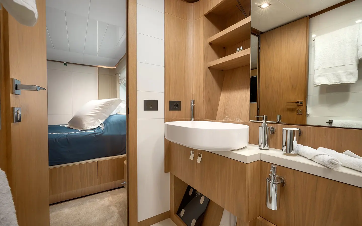 Thumbnail von Ferretti Yachts 95 DAMARI