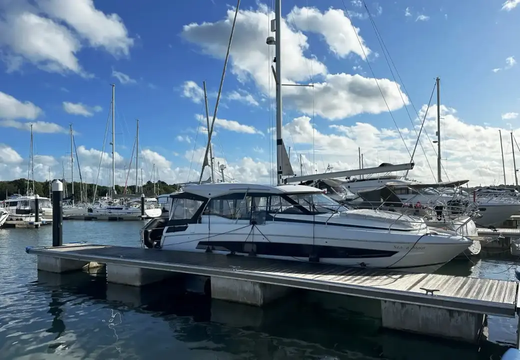 Jeanneau NC 37 SEA A MOOR