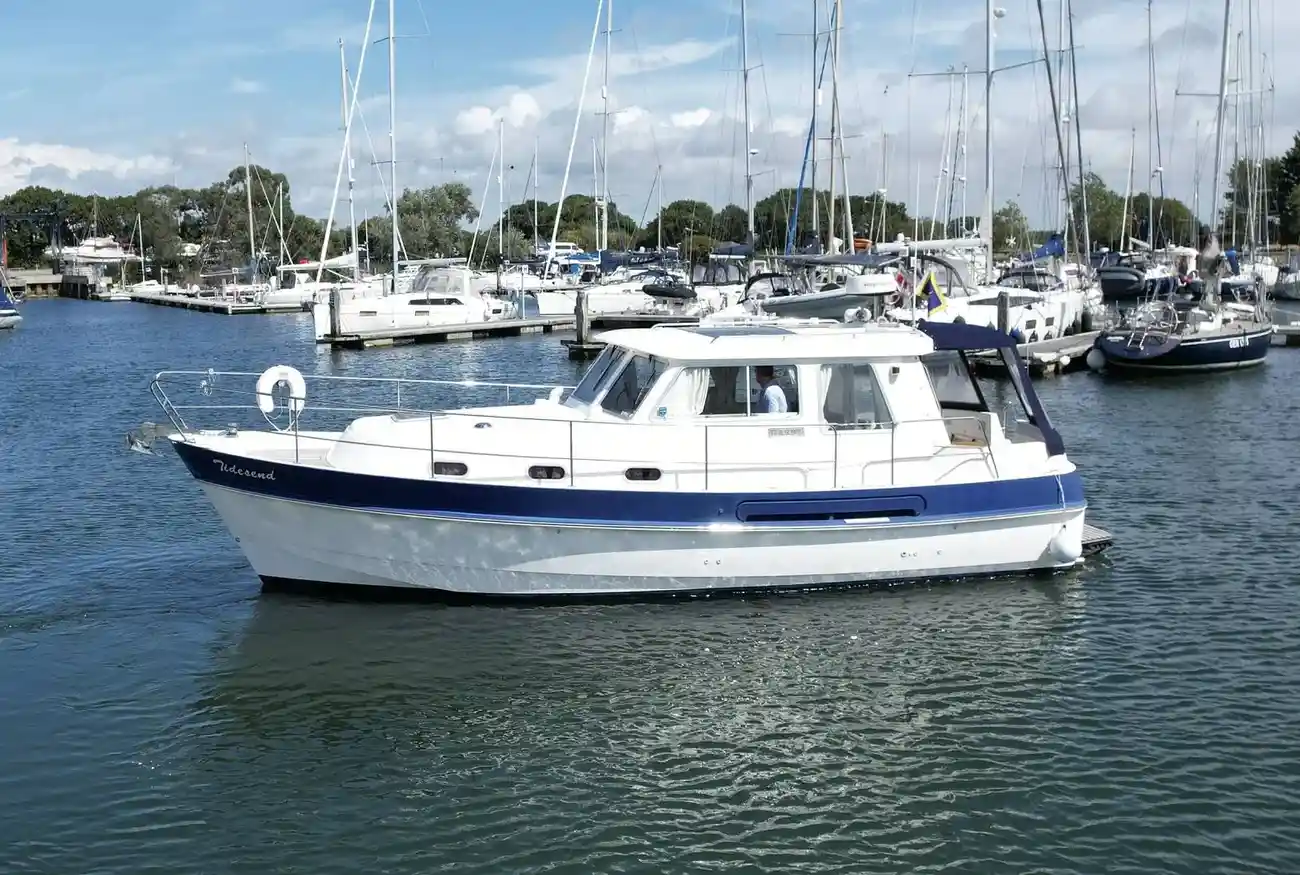 Hardy Commander 32