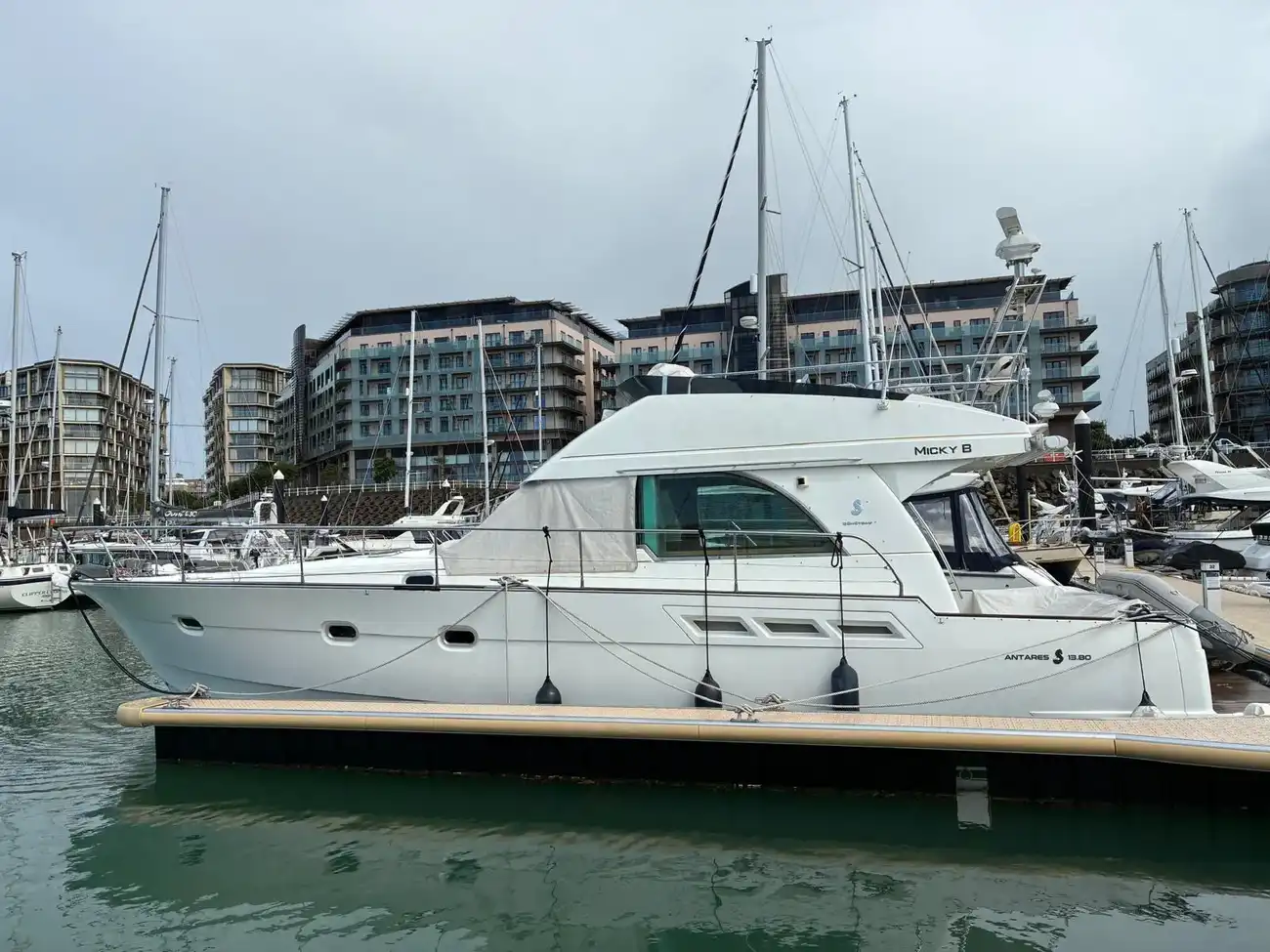 Beneteau Antares 13.80