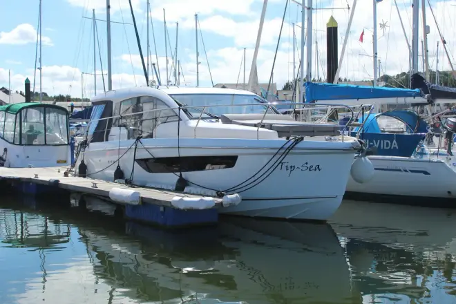 Sealine C330 Tip-Sea