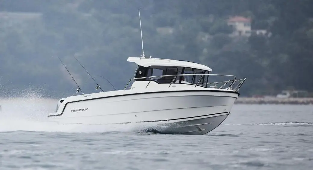 Parker 	700 Pilothouse