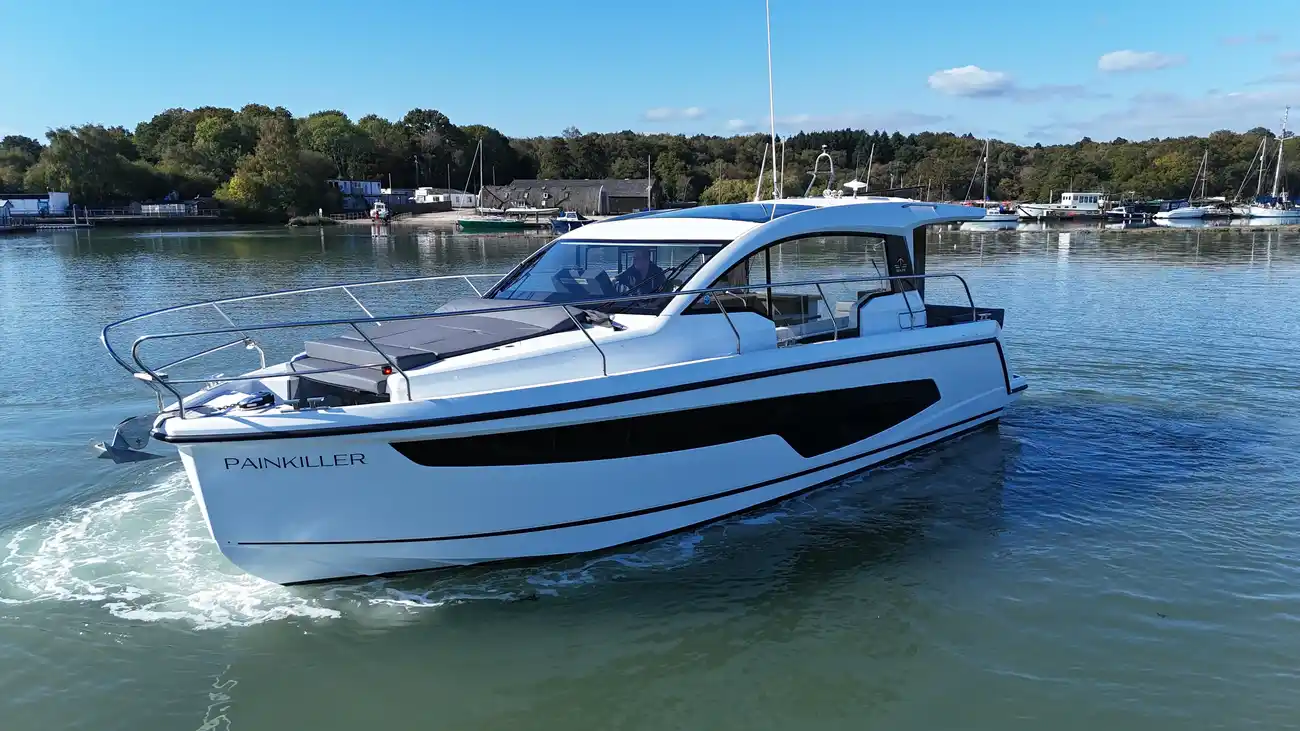 Sealine C335 As New Condition