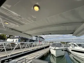 Thumbnail von Sealine C335 As New Condition