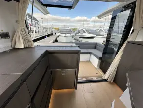 Thumbnail von Sealine C335 As New Condition