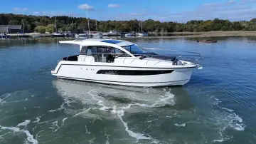 Thumbnail von Sealine C335 As New Condition