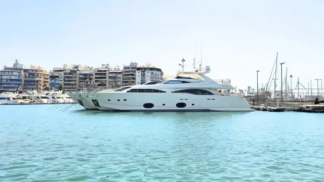 Ferretti Yachts 	Custom Line 97