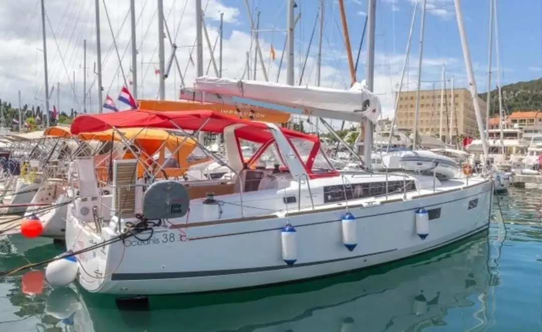 Beneteau Oceanis 38.1