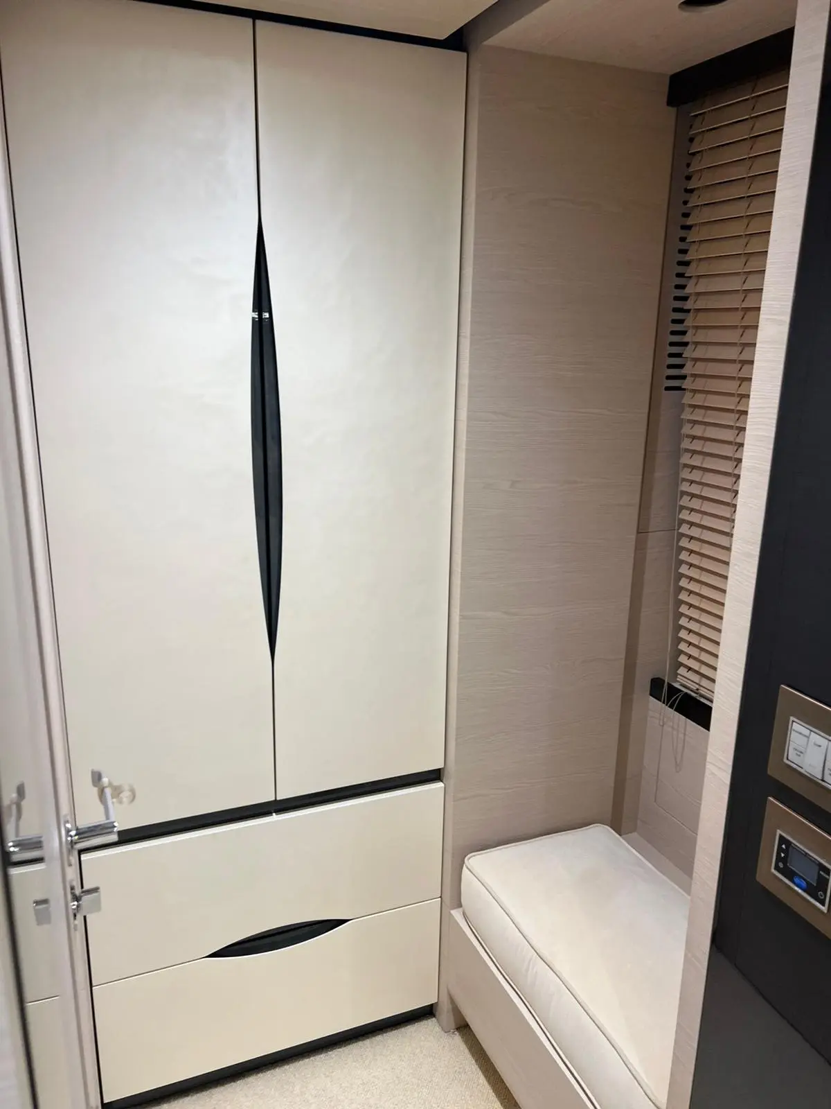 Thumbnail von Azimut 80