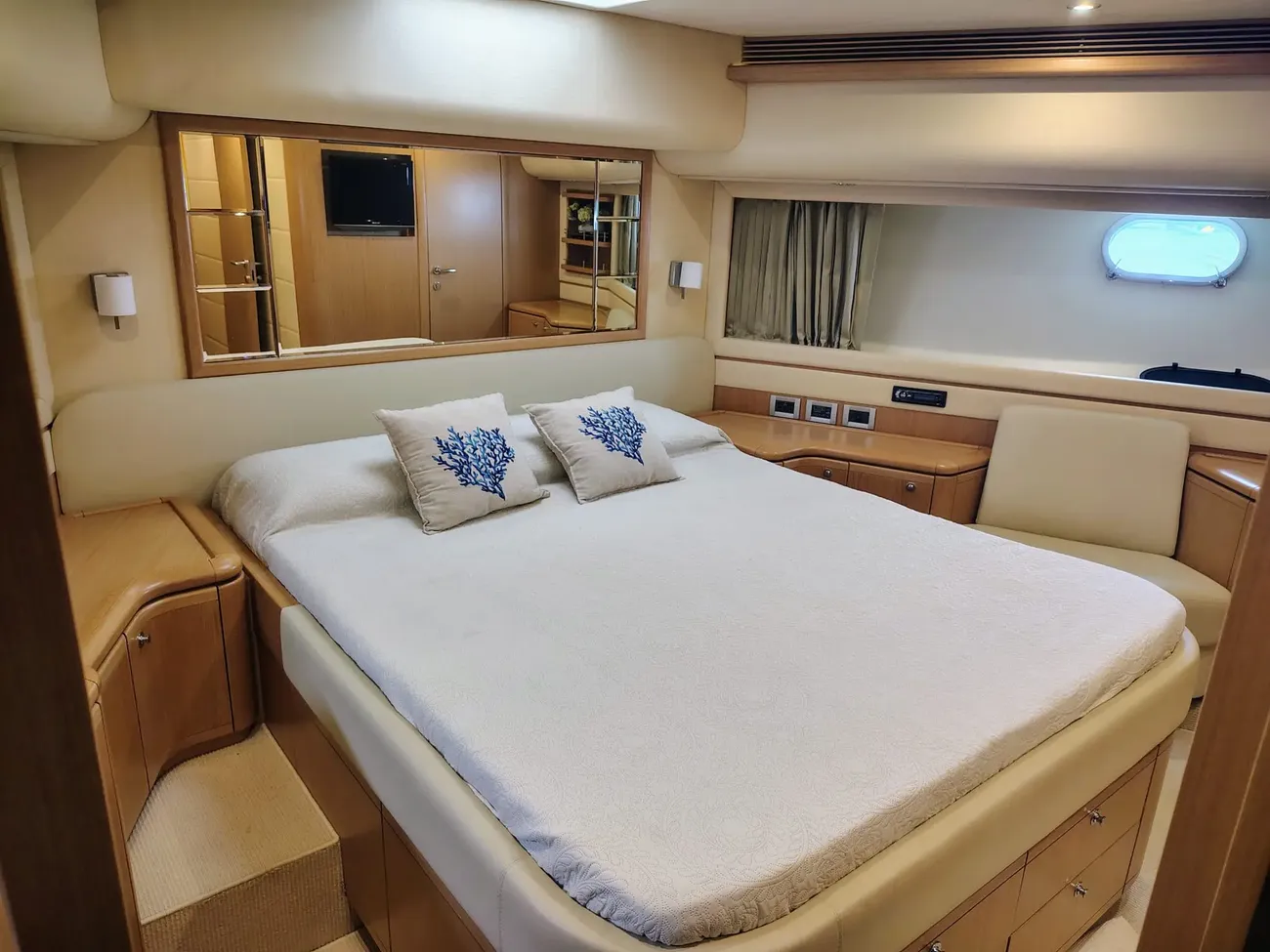 Thumbnail von Ferretti Yachts 830 FERRETTI YACHTS 830