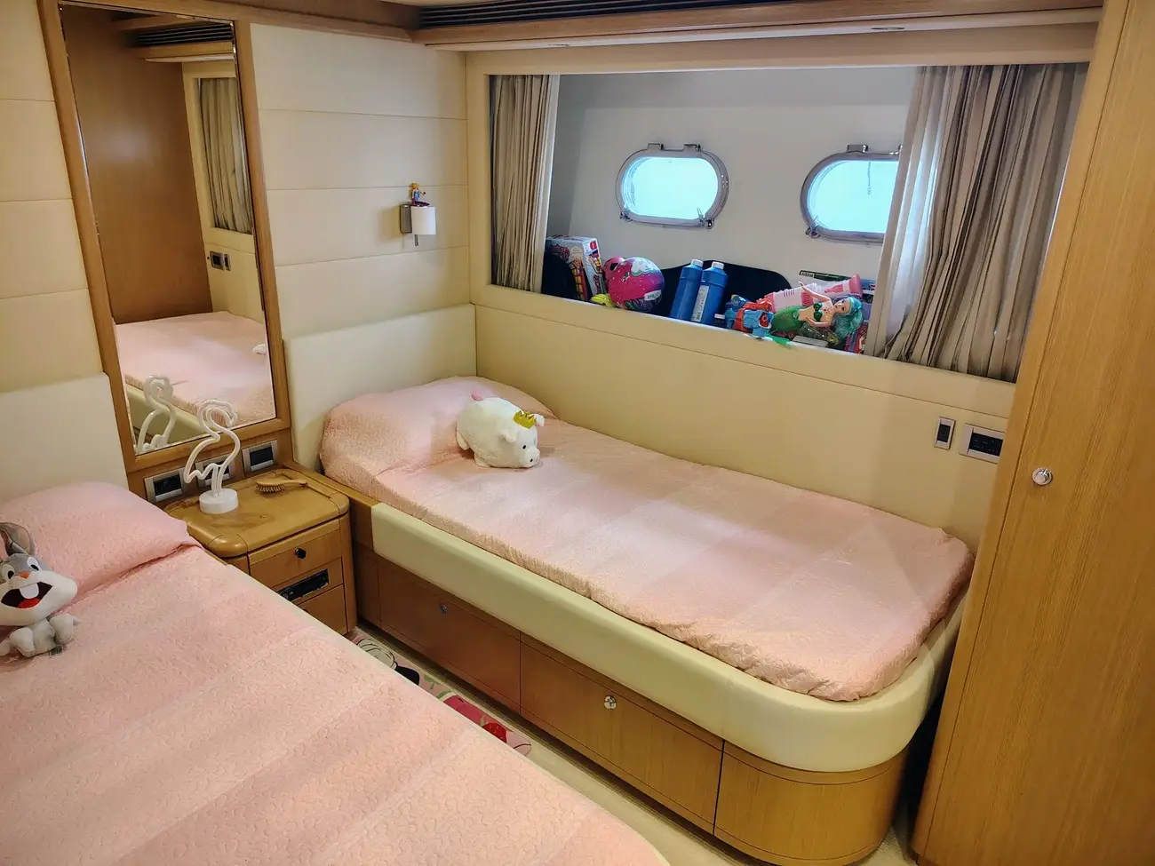 Thumbnail von Ferretti Yachts 830 FERRETTI YACHTS 830