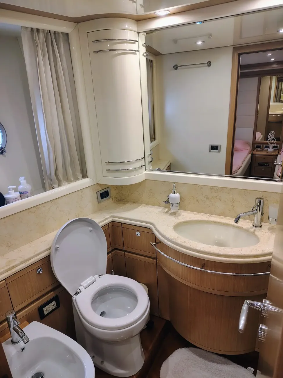 Thumbnail von Ferretti Yachts 830 FERRETTI YACHTS 830