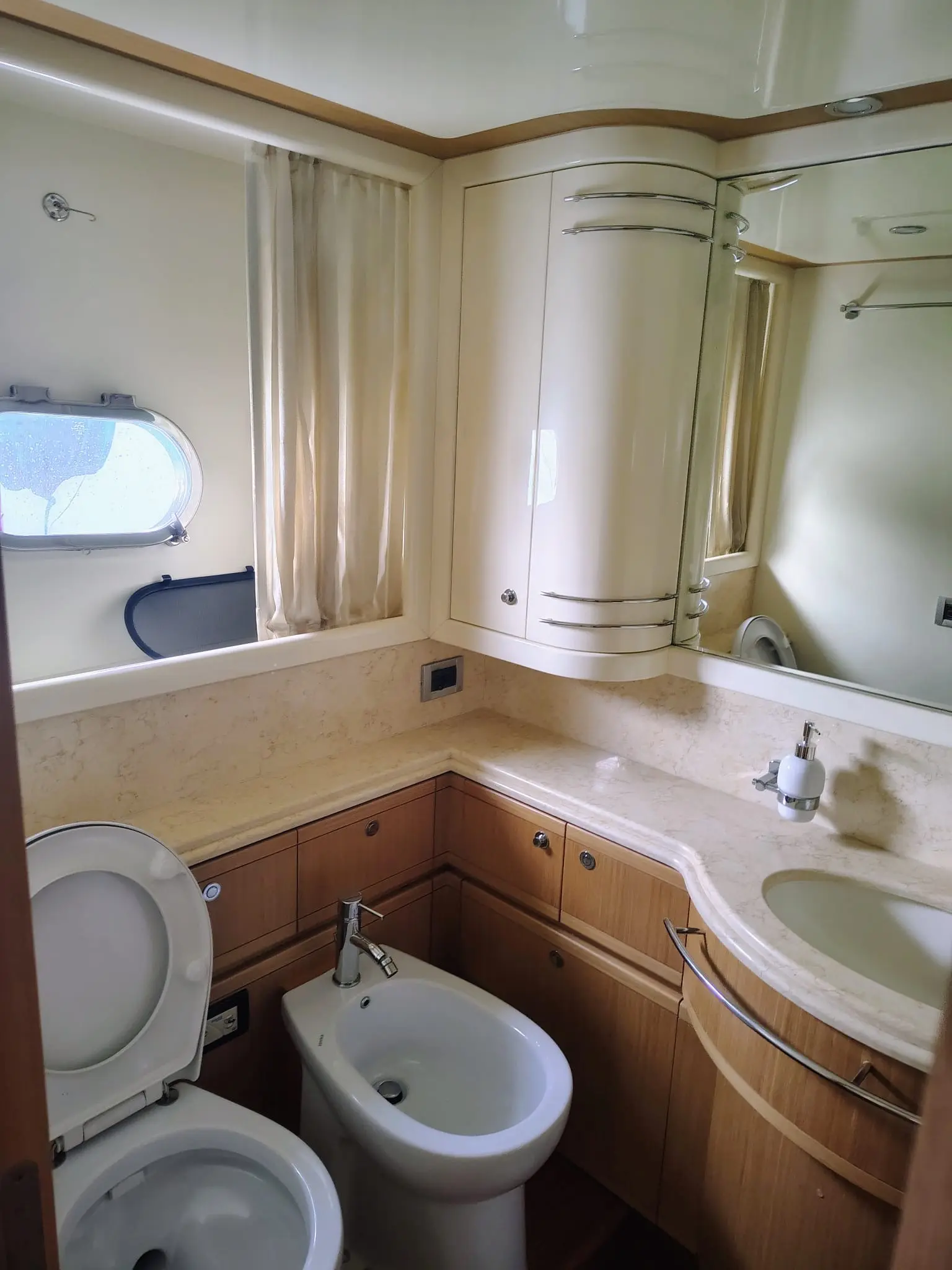 Thumbnail von Ferretti Yachts 830 FERRETTI YACHTS 830