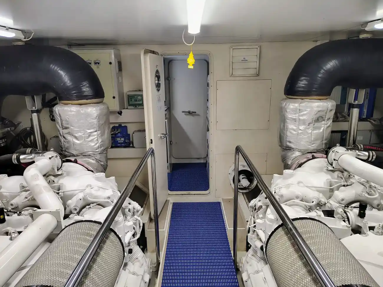 Thumbnail von Ferretti Yachts 830 FERRETTI YACHTS 830