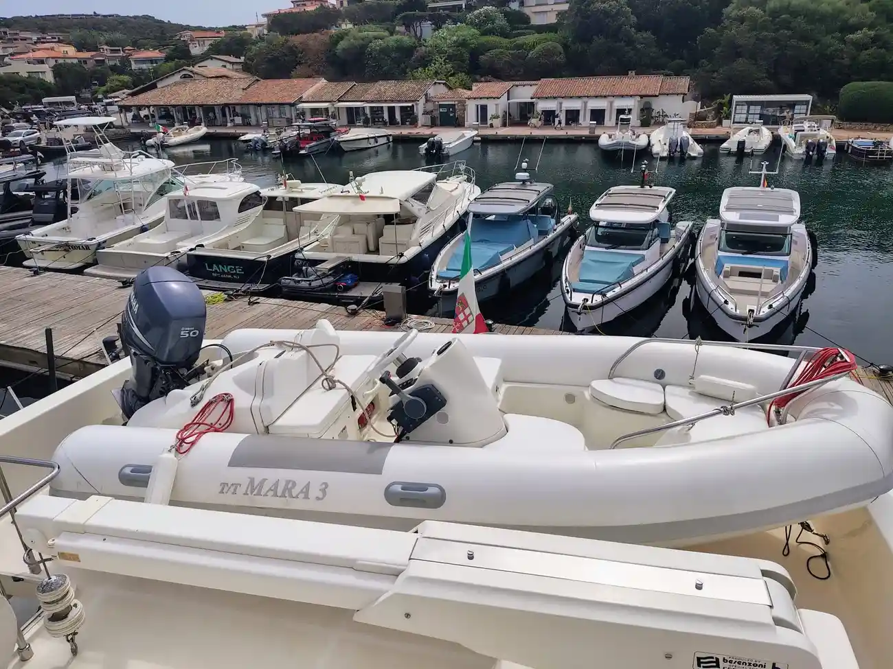 Thumbnail von Ferretti Yachts 830 FERRETTI YACHTS 830