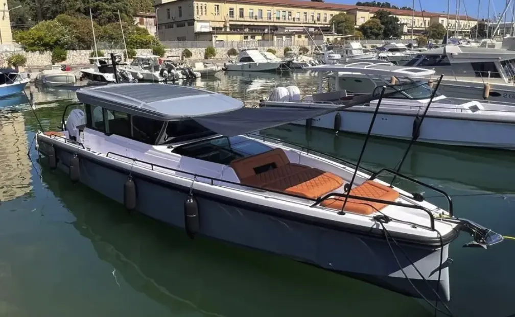 Axopar 37 Sun Top BRABUS Trim