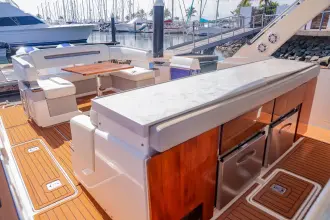 Thumbnail von Tiara Yachts 43LS