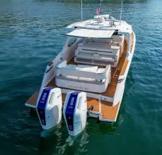 Thumbnail von Tiara Yachts 43LS