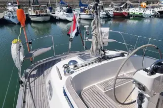 Thumbnail von Hallberg-Rassy 37