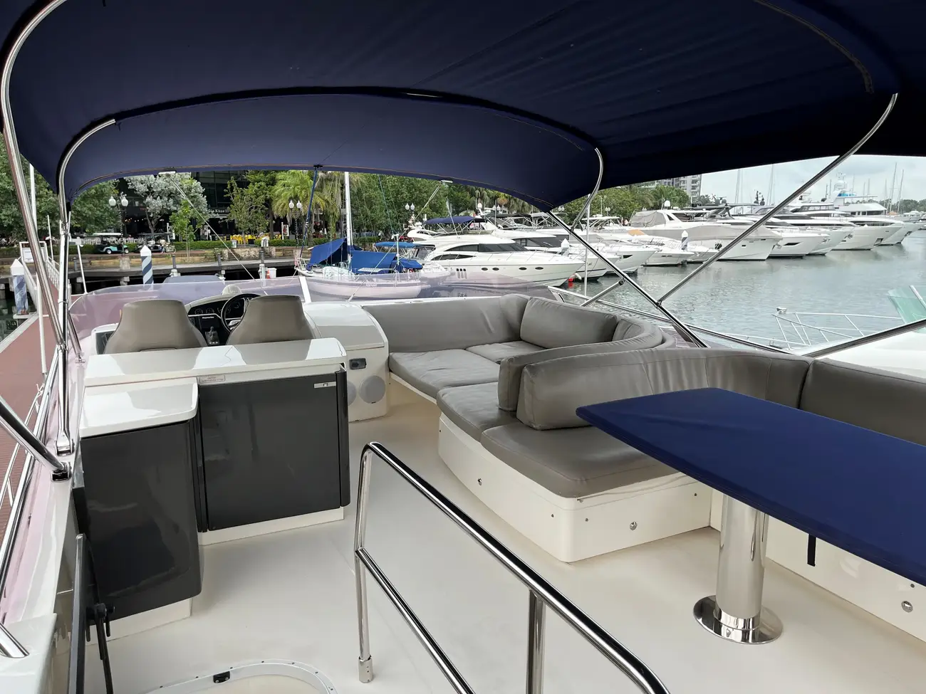 Thumbnail von Princess 56 Flybridge IRIS ROSE