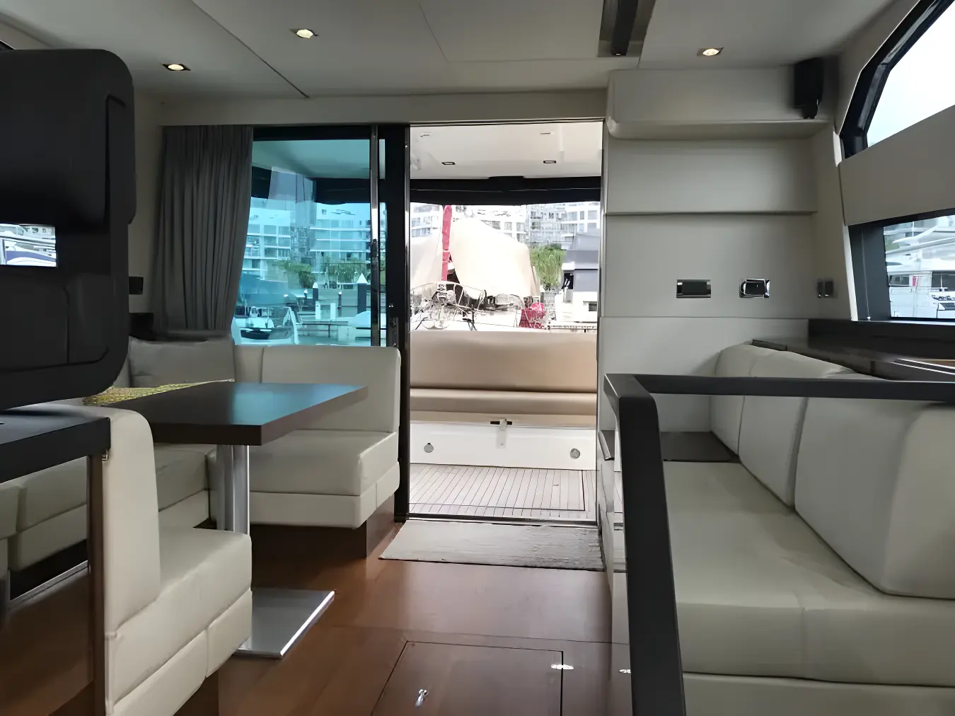 Thumbnail von Fairline Squadron 42 n/a