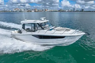 Thumbnail von Boston Whaler 405 Conquest