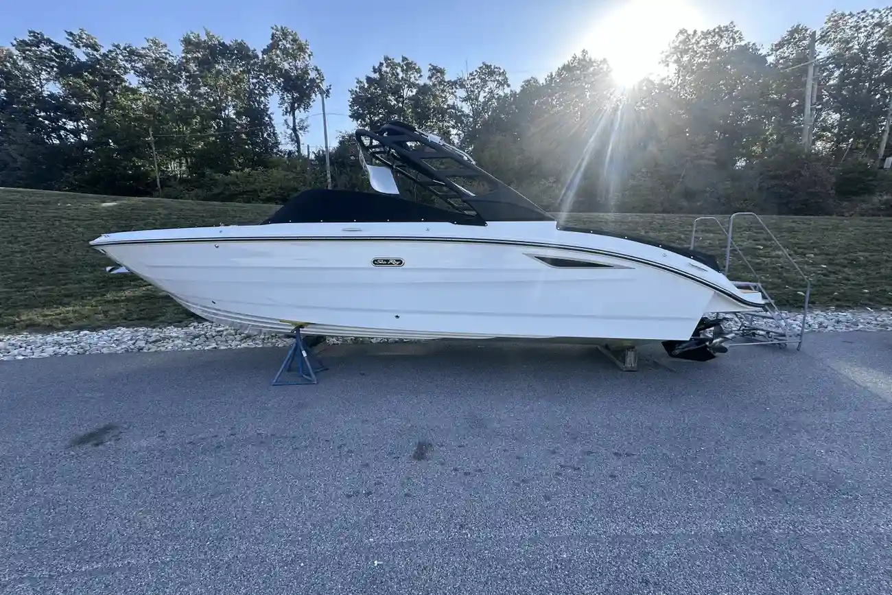 Sea Ray SDX 270