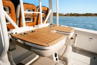Thumbnail von Boston Whaler 360 Outrage