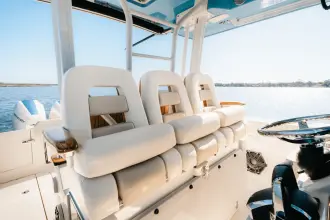 Thumbnail von Boston Whaler 360 Outrage