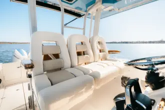 Thumbnail von Boston Whaler 360 Outrage