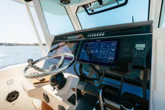Thumbnail von Boston Whaler 360 Outrage