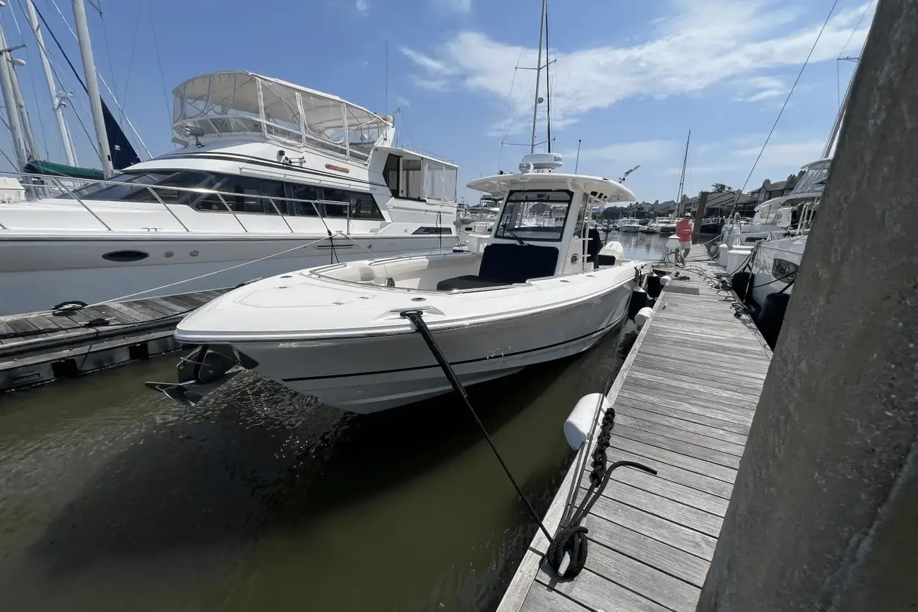 Boston Whaler 330 Outrage