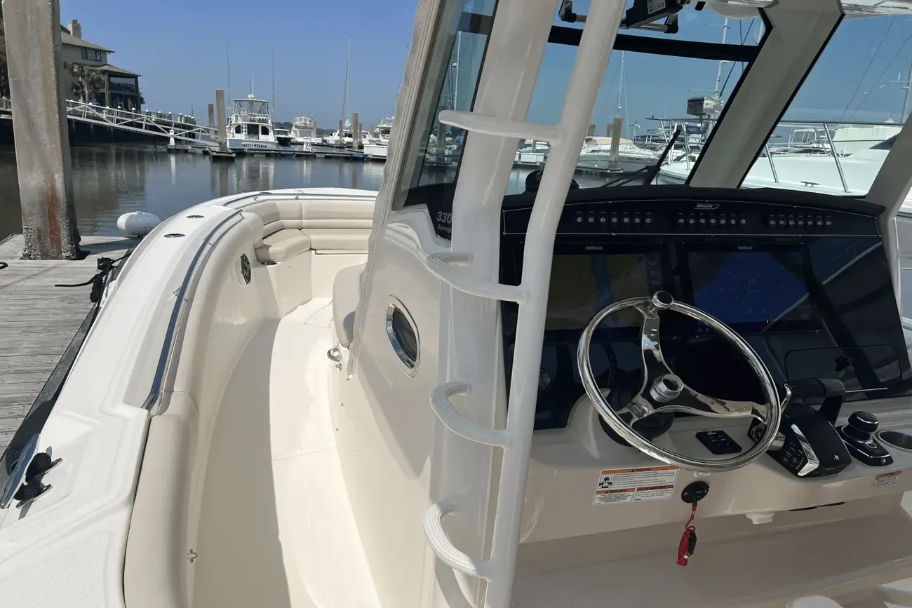 Thumbnail von Boston Whaler 330 Outrage
