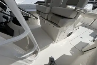 Thumbnail von Boston Whaler 330 Outrage