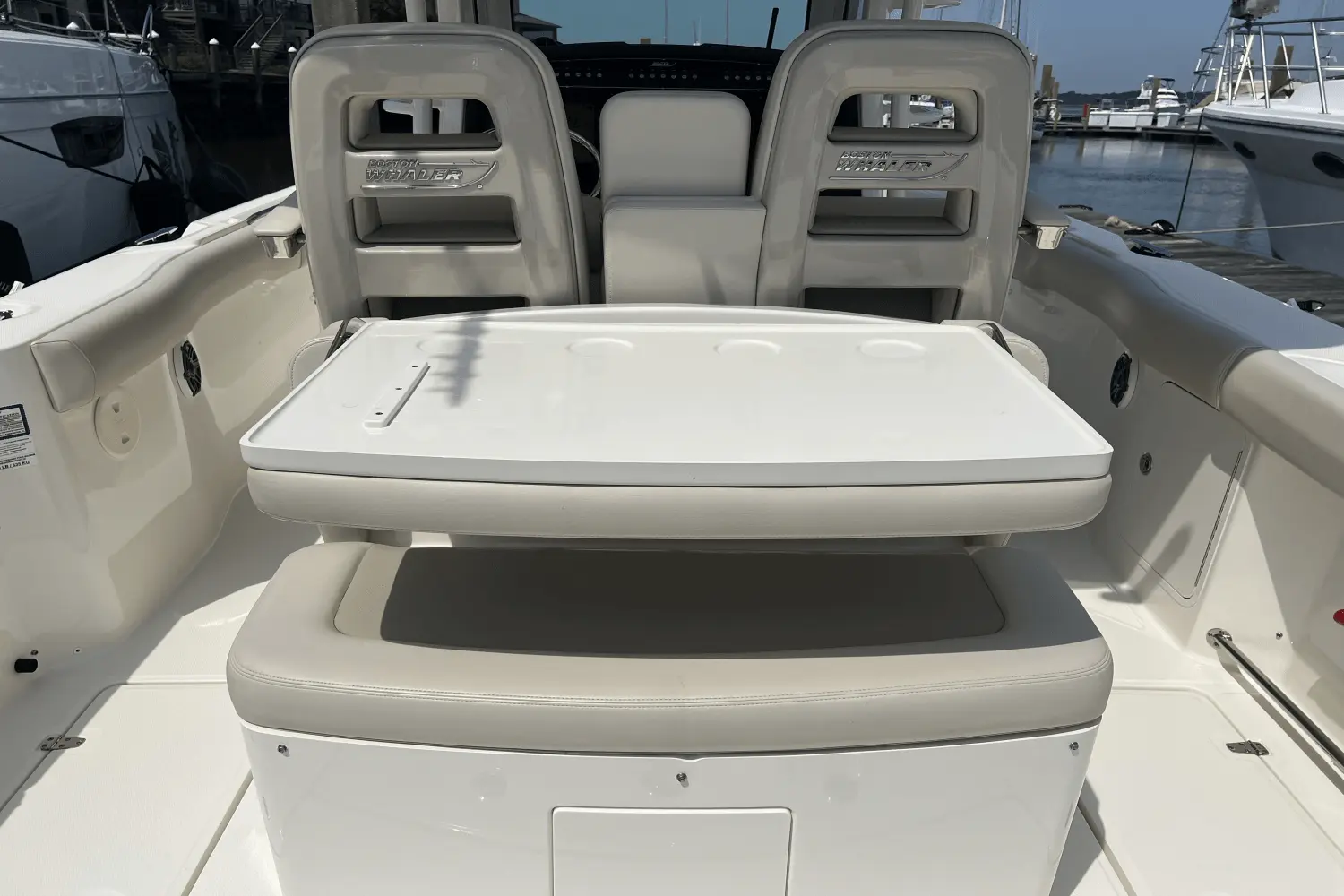 Thumbnail von Boston Whaler 330 Outrage