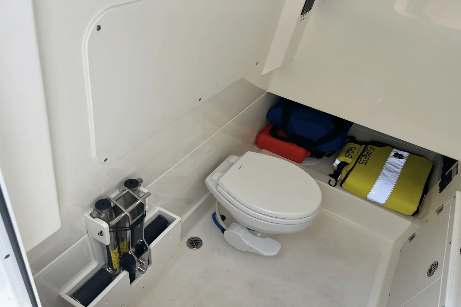 Thumbnail von Boston Whaler 330 Outrage