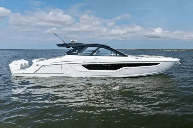Cruisers Yachts 50 GLS OB