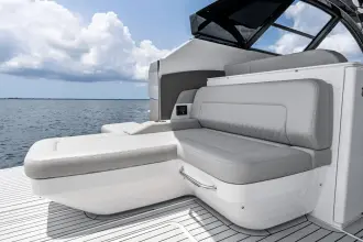 Thumbnail von Cruisers Yachts 50 GLS OB