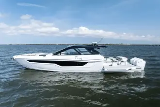 Thumbnail von Cruisers Yachts 50 GLS OB