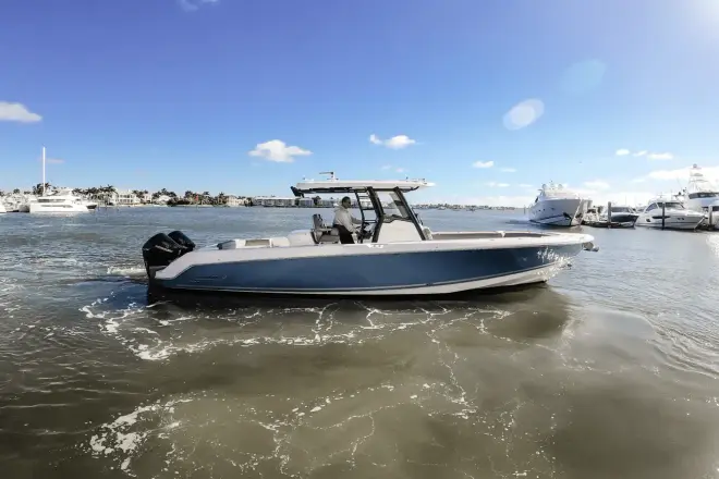 Boston Whaler 330 Outrage