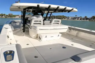 Thumbnail von Boston Whaler 330 Outrage
