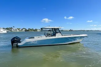 Thumbnail von Boston Whaler 330 Outrage