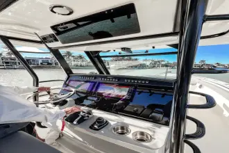 Thumbnail von Boston Whaler 330 Outrage
