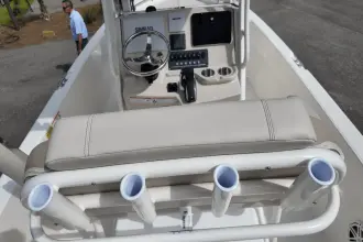 Thumbnail von Boston Whaler 220 Dauntless